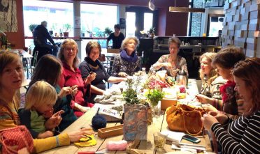 Van harte welkom in het breicafé in Neushoorn in Leeuwarden