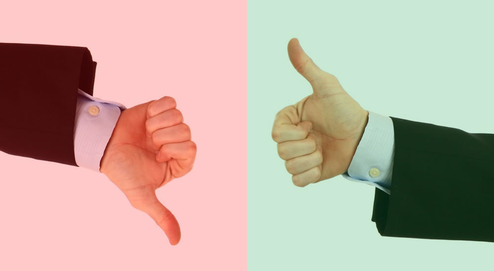 Duimen omhoog en omlaag