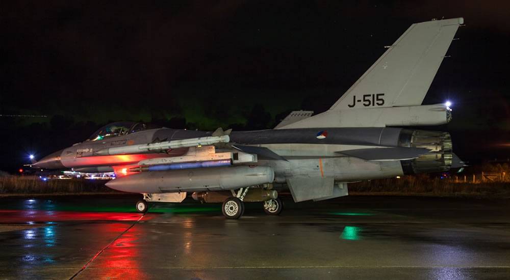 F-16 bij nacht