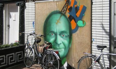 Henk Kamp op een protestgraffiti in Leeuwarden tegen de gaswinning in Noord-Nederland - Foto: Wutsje