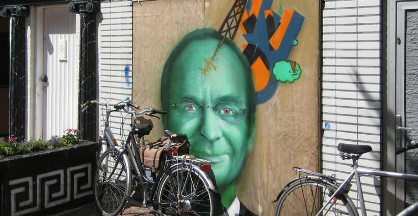 Henk Kamp op een protestgraffiti in Leeuwarden tegen de gaswinning in Noord-Nederland - Foto: Wutsje