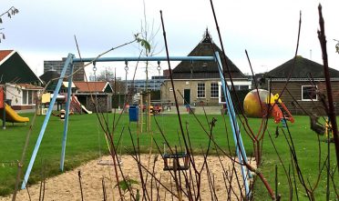 Kinderboerderij speeltoestellen