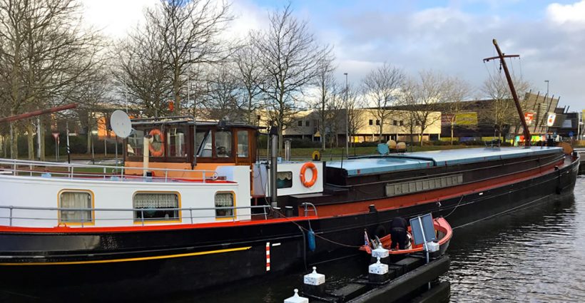 Schip bij de Centrale