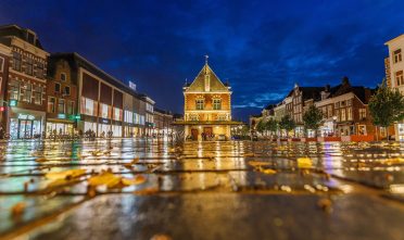 Leeuwarden - Waagplein - Natte stenen