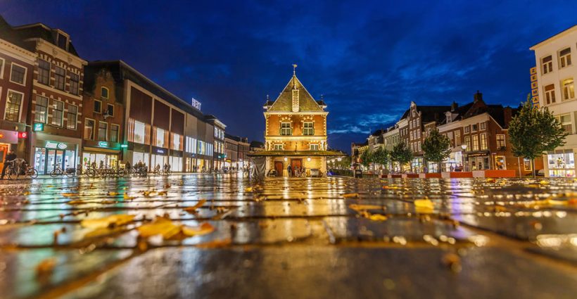 Leeuwarden - Waagplein - Natte stenen