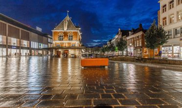 Leeuwarden - Waagplein - Natte stenen