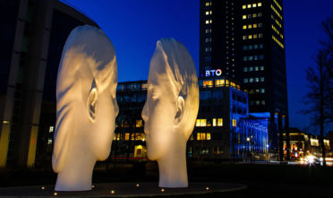 Love fontein bij nacht