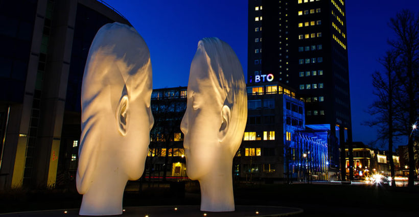 Love fontein bij nacht